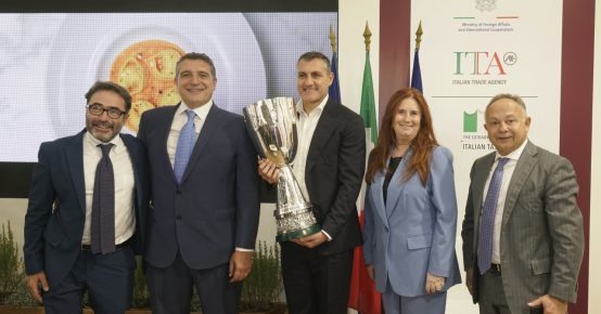 PARIS 15.10.2022SIALDA SINISTRA A DESTRA:DIRETTORE ICE LUIGI FERRELLI, LUIGI DE SIERVO, CHRISTIAN VIERI, AMBASCIATRICE EMANUELA D'ALESSANDRO, CARLO FERRO